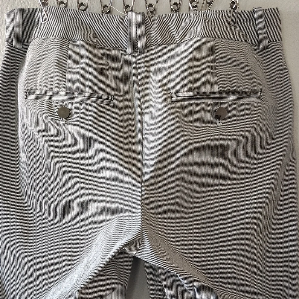 Calcin Klein Women's Classic Pinstripe Business Casual Pant Size 2